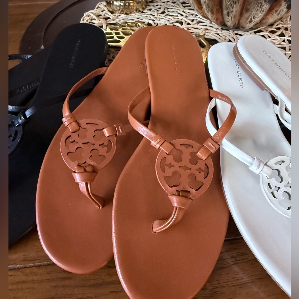 Brand New Tory Burch Leather Miller knotted Sandles SZ 8.5 White & Black left